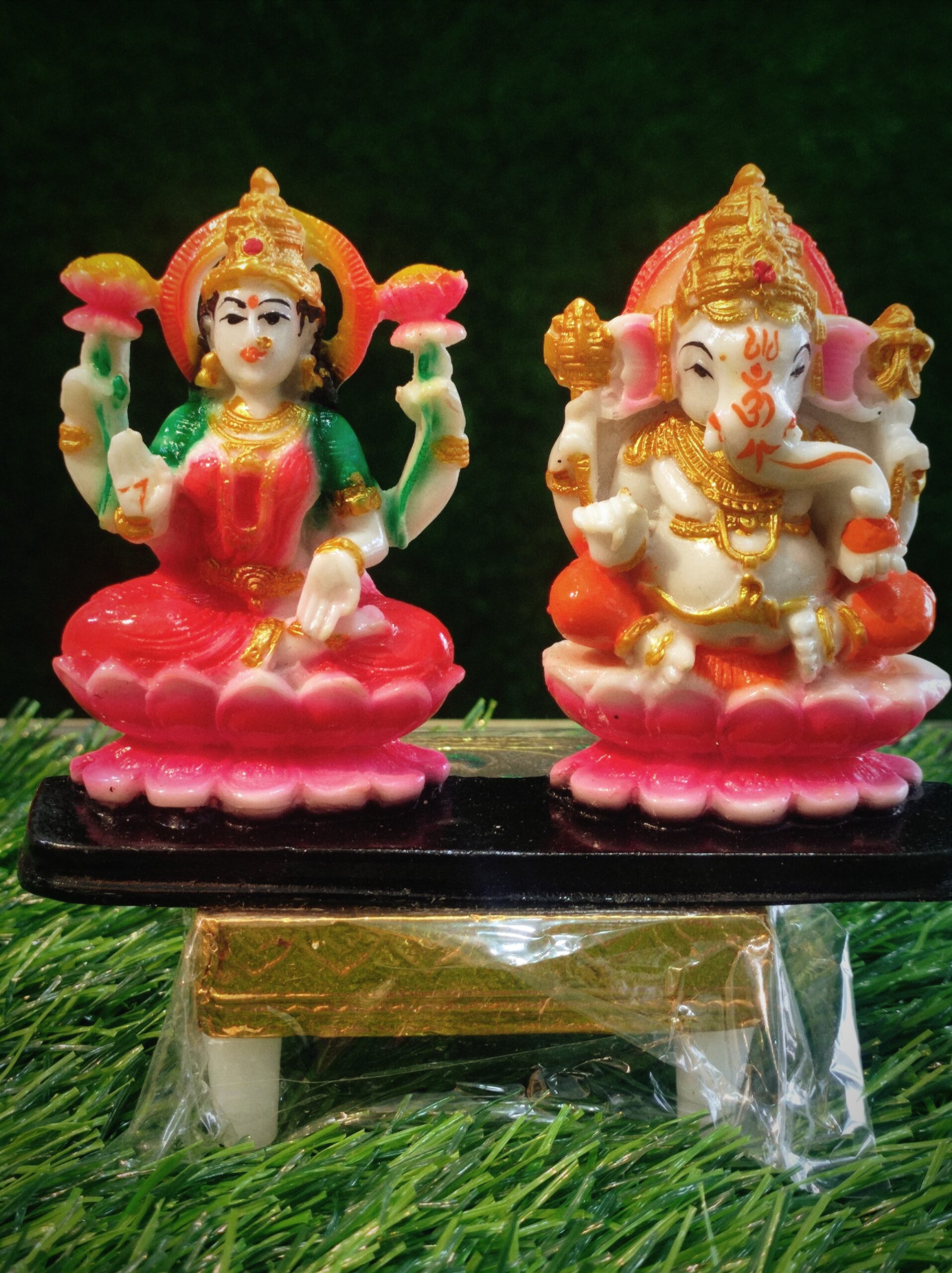 Lakshmi Ganesh Idol Set on Lotus Base | 4′ Inch to 4.5′ Inch