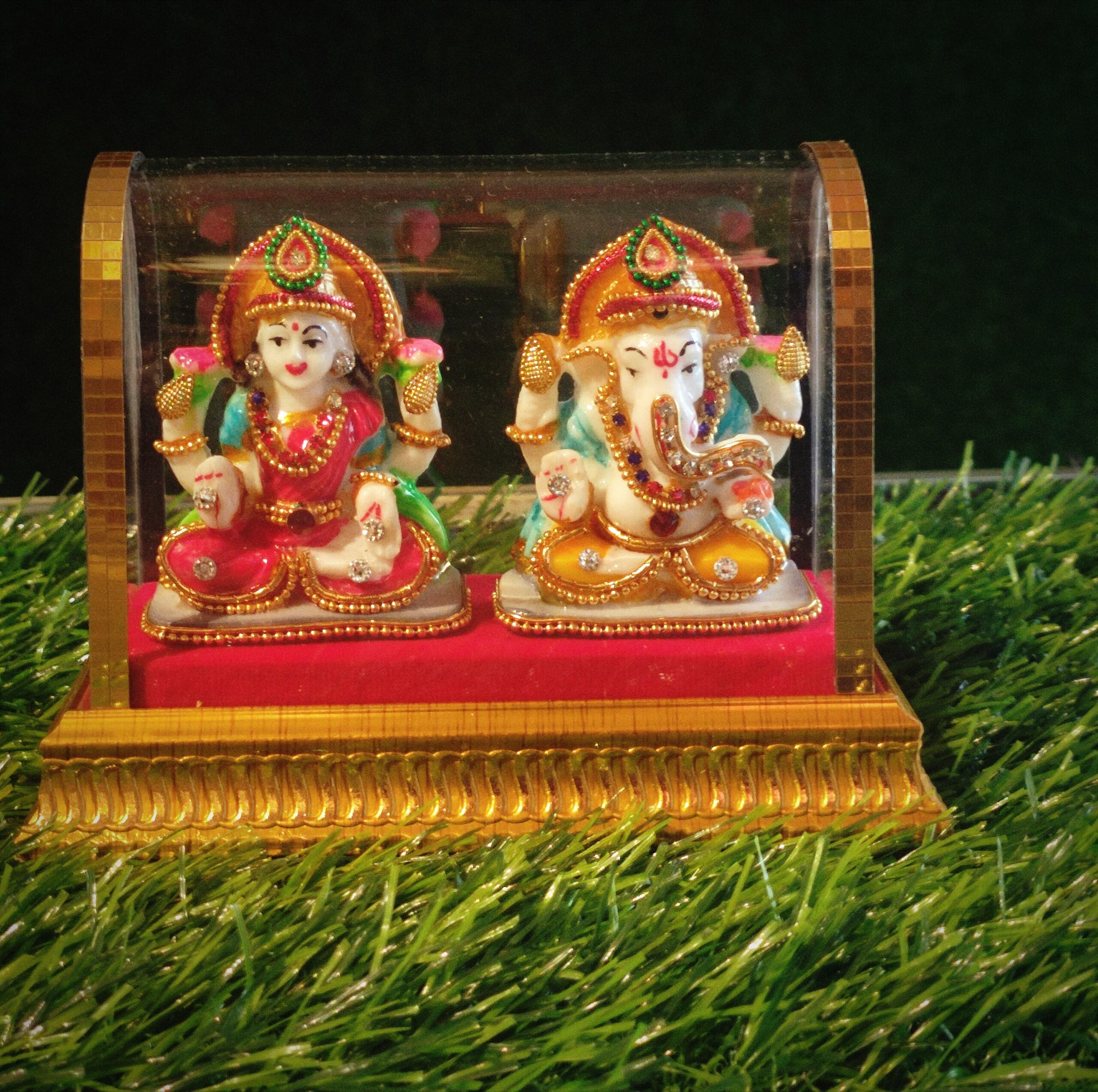 Lakshmi Ji-Ganesh Ji Idol Set in Decorative Showcase | 4′ Inch
