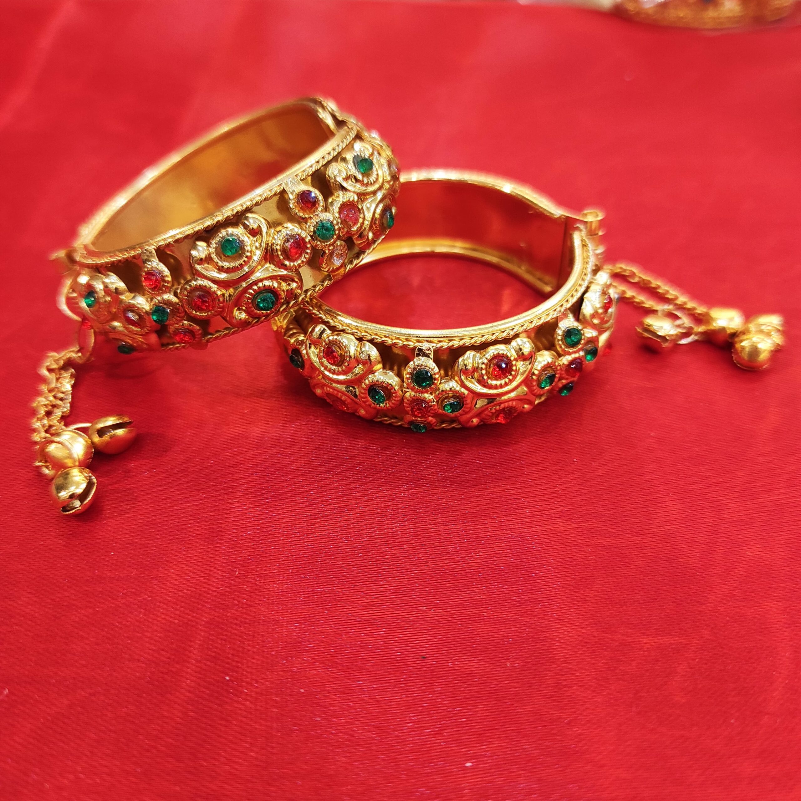 Designer Kada | Minimal latkan | Suitable for 2 ft Idol
